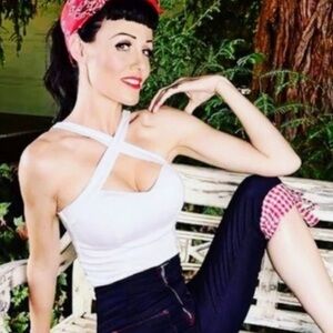 Used Pinup Couture Deadly Dames White Vixen Top: L ‎